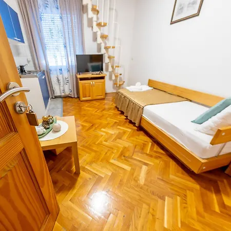 Demadino Aparthotel 3*