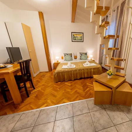 Aparthotel Demadino