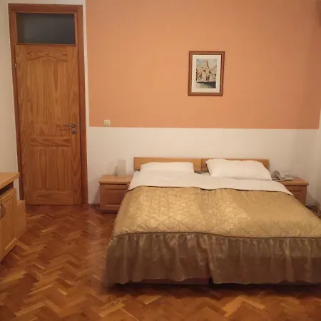 Demadino Aparthotel